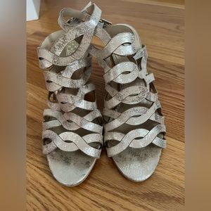 Vince Camuto Norla Sandal Beige/Gold Metallic Size 6